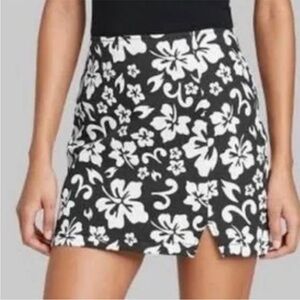 Wild Fable Hawaiian Black and White Floral Mini Skirt